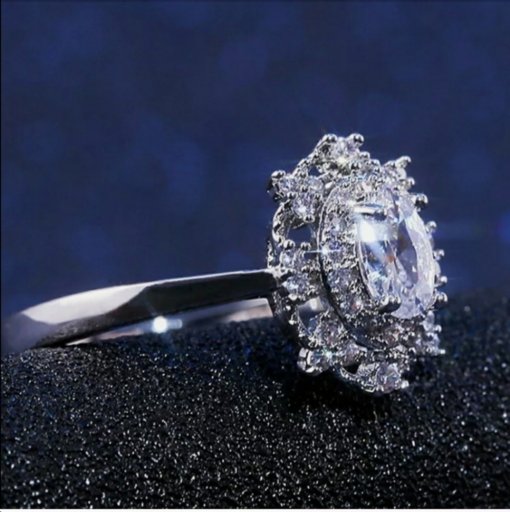 New Elegant Engagement/Wedding Ring - Picture 6 of 7